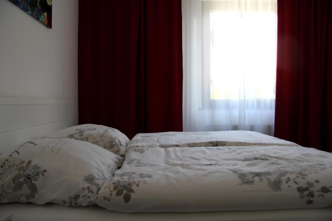Geraeumige 4 Zimmer Wohnung An Den Kaiserthermen เทรียร์ ภายนอก รูปภาพ