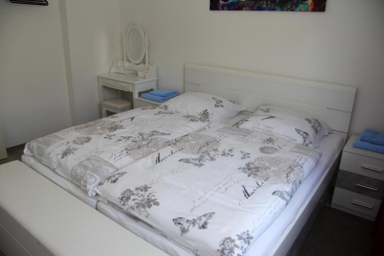 Geraeumige 4 Zimmer Wohnung An Den Kaiserthermen เทรียร์ ภายนอก รูปภาพ