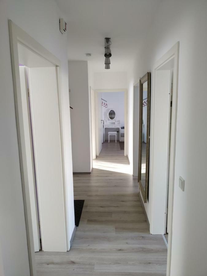 Geraeumige 4 Zimmer Wohnung An Den Kaiserthermen เทรียร์ ภายนอก รูปภาพ